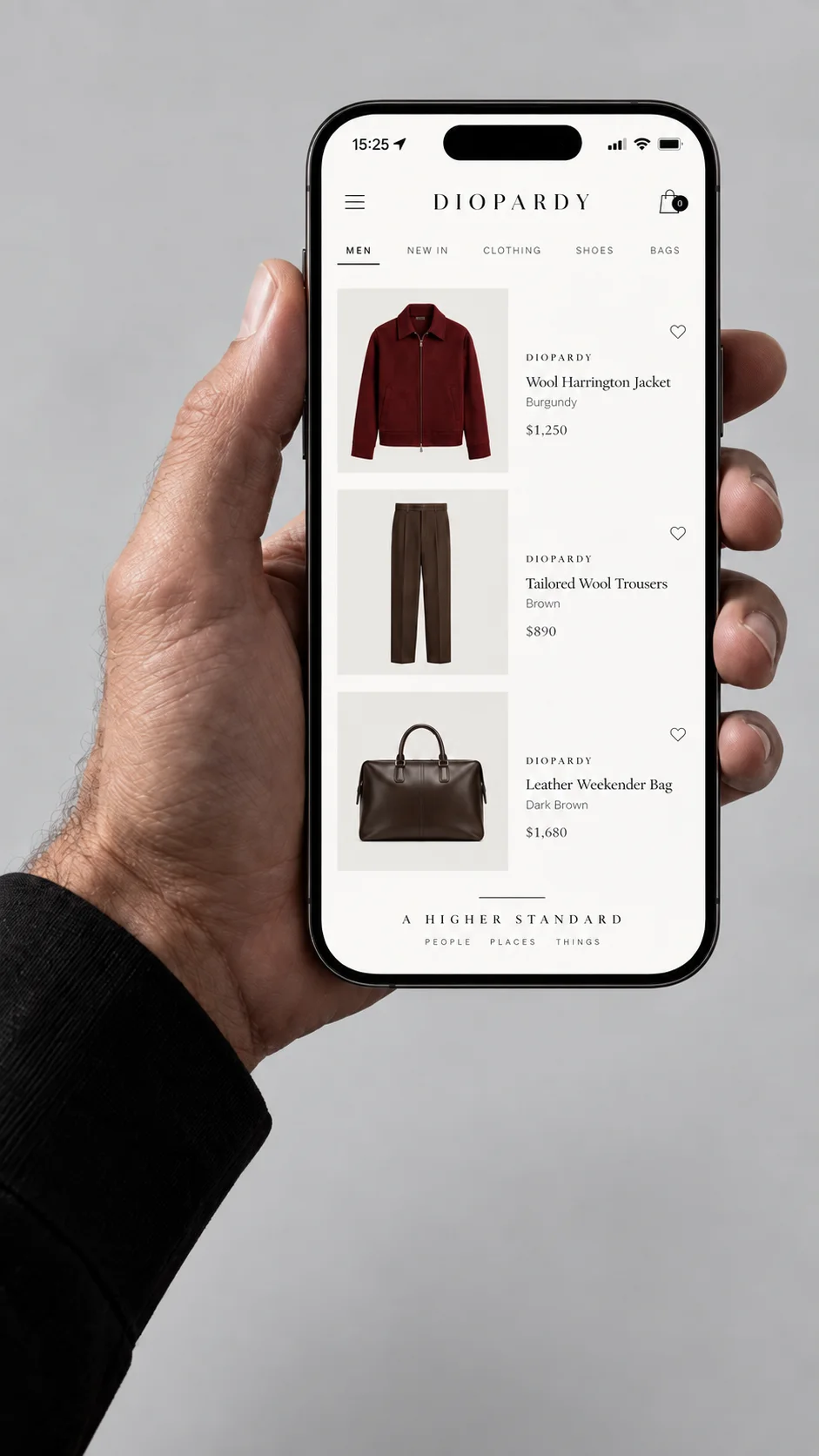 L'application DIOPARDY tenue en main