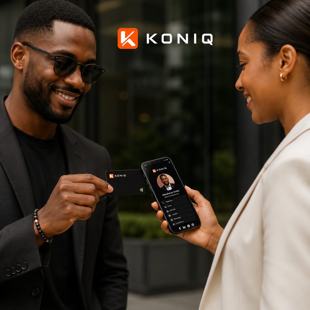 Carte KONIQ tapée sur un téléphone, profil digital affiché